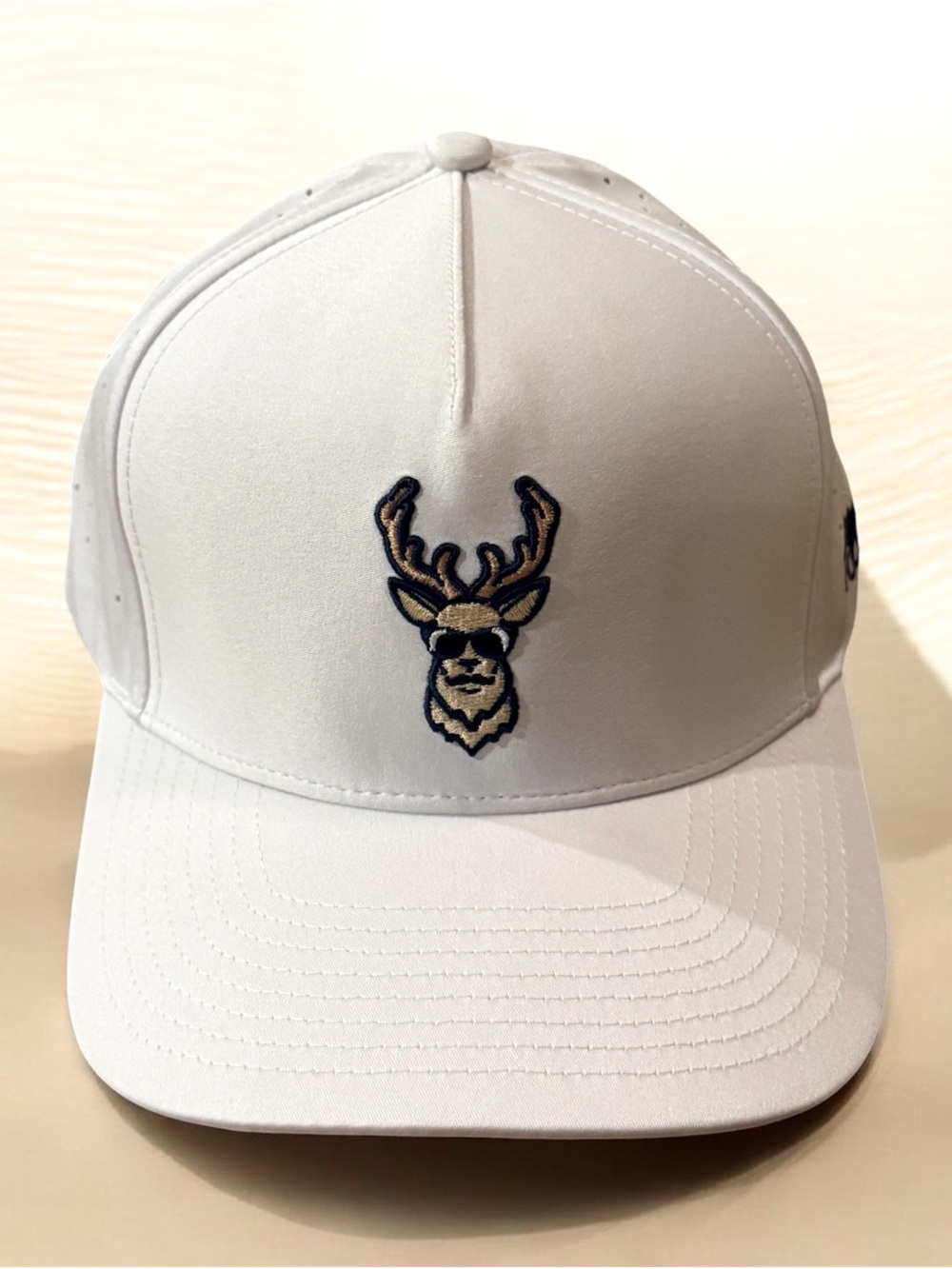 Waggle Golf Men's White Cap with Buck Embroidery